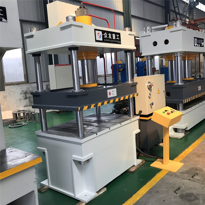 100吨三梁四柱铸钢件液压机