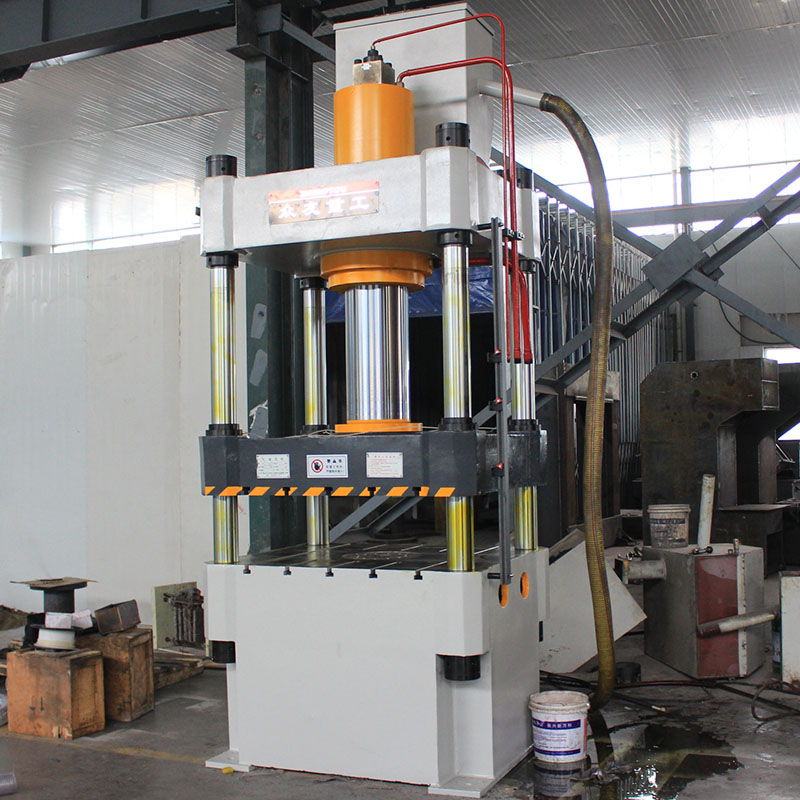 200T三梁四柱液压机