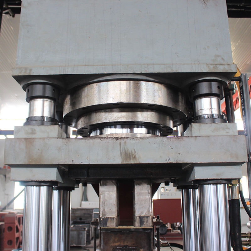 630吨压碳粉一出二液压机