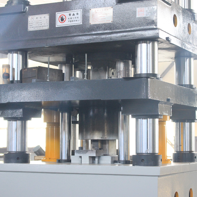 400吨盐砖压块液压机