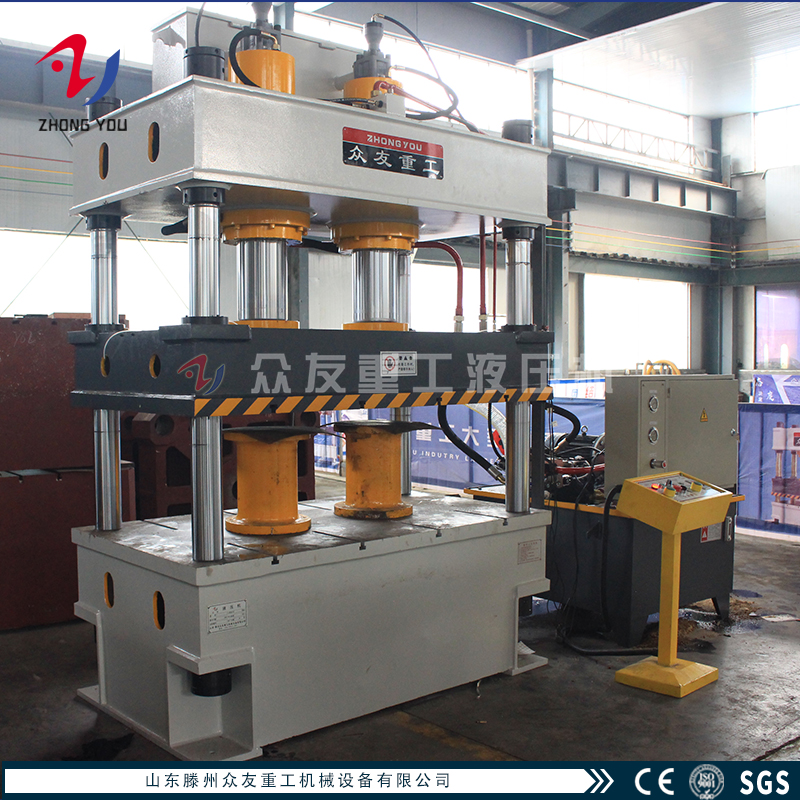 四柱油压机